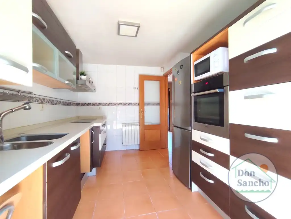 Cocina de Casa adosada en venta en Viana de Cega con Calefacción, Jardín privado y Terraza
