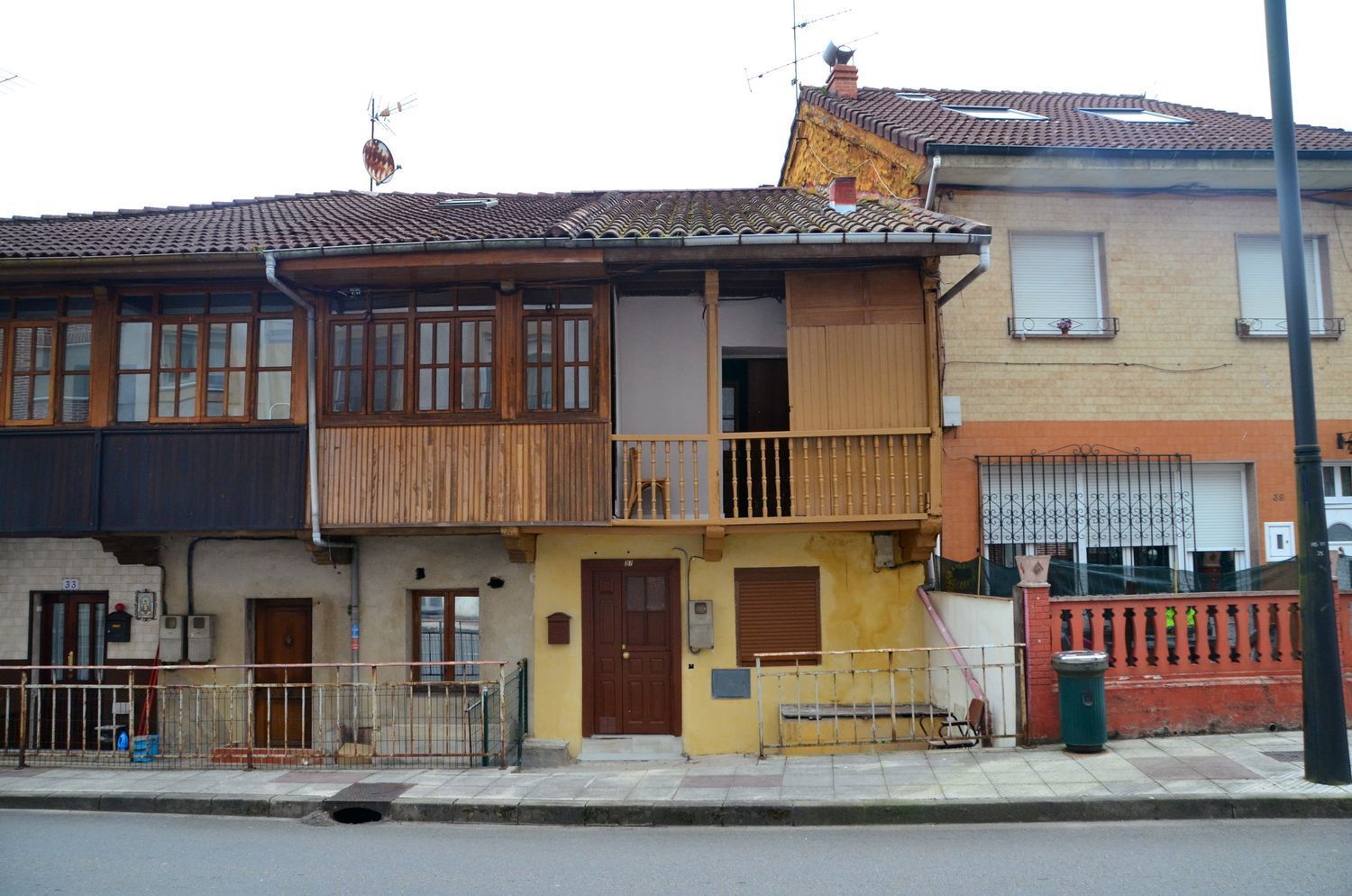 Exterior view of House or chalet for sale in Oviedo   with Swimming Pool