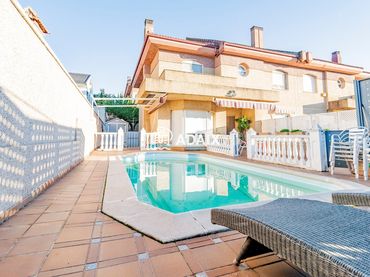 Villa con balcone in vendita a C/ ESCORPIO