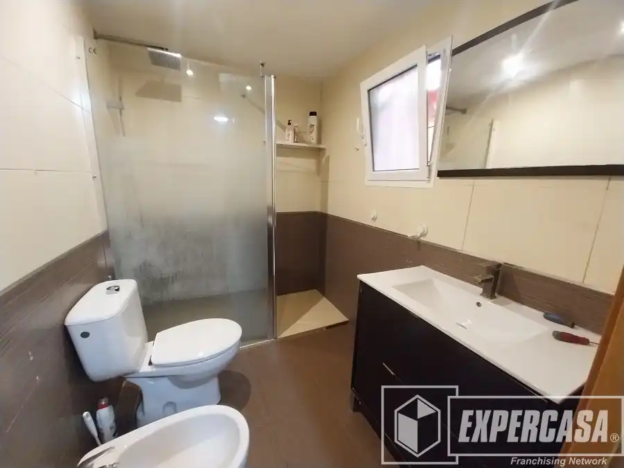 Bathroom of Country homes for sale in Torrent  with Air Conditioner, Terrace and Storage room