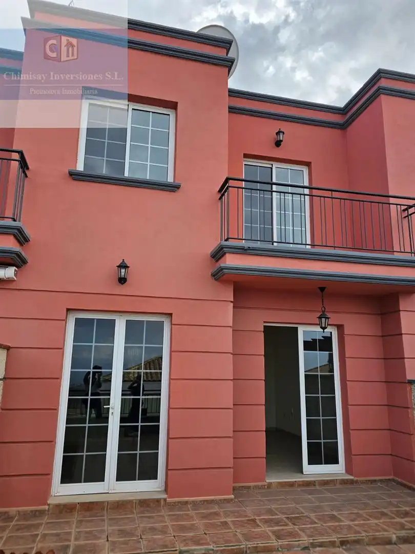Terraced house with terrace for sale in Chayofa