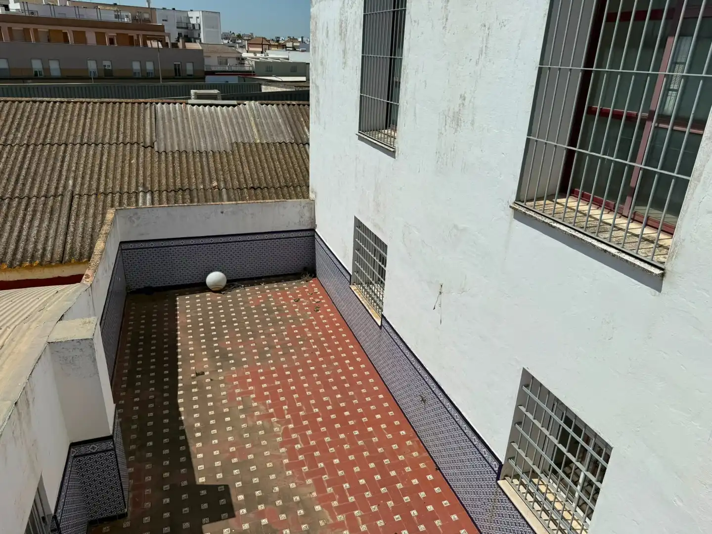 Vista exterior de Nau industrial de lloguer en Dos Hermanas amb Calefacció