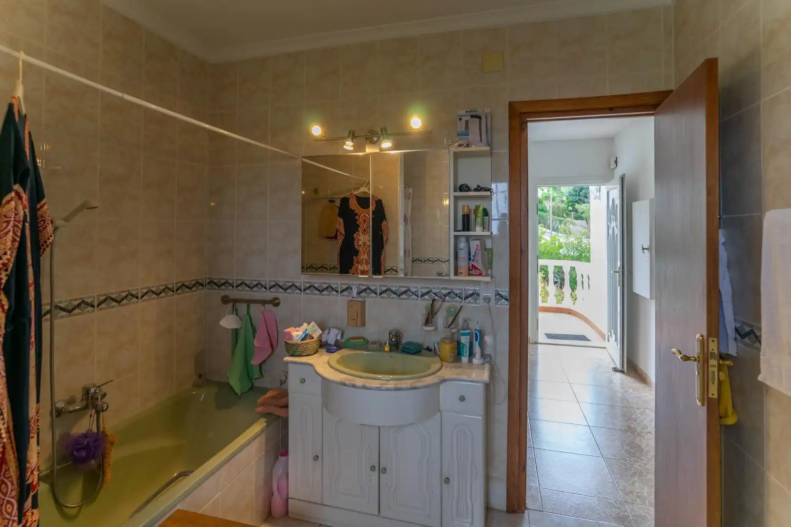 Badezimmer von Haus oder Chalet zum Verkauf in Alhaurín El Grande mit Klimaanlage, Privatgarten und Terrasse