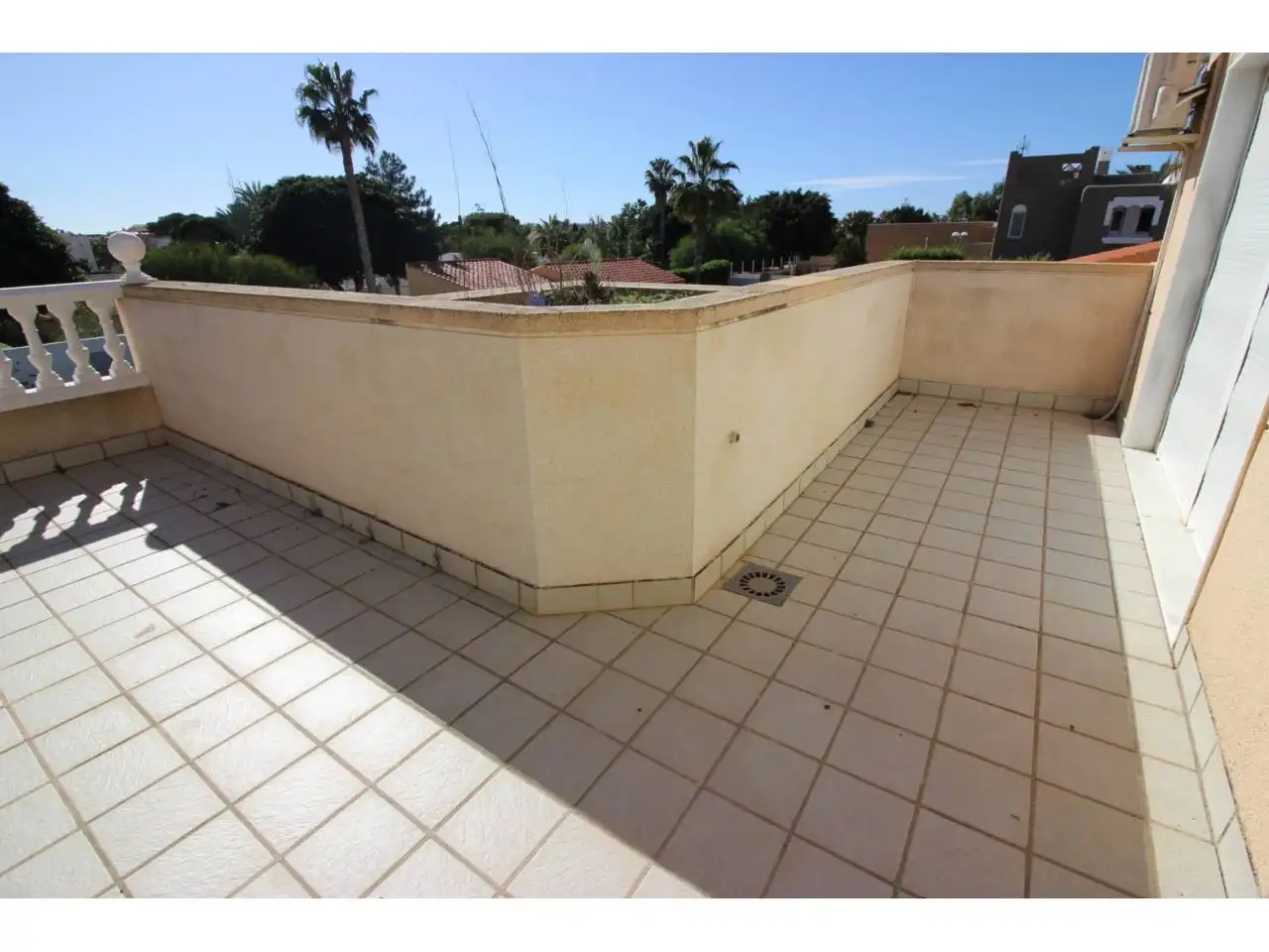 Terrassa de Casa o xalet en venda en Roquetas de Mar amb Aire condicionat, Jardí privat i Terrassa