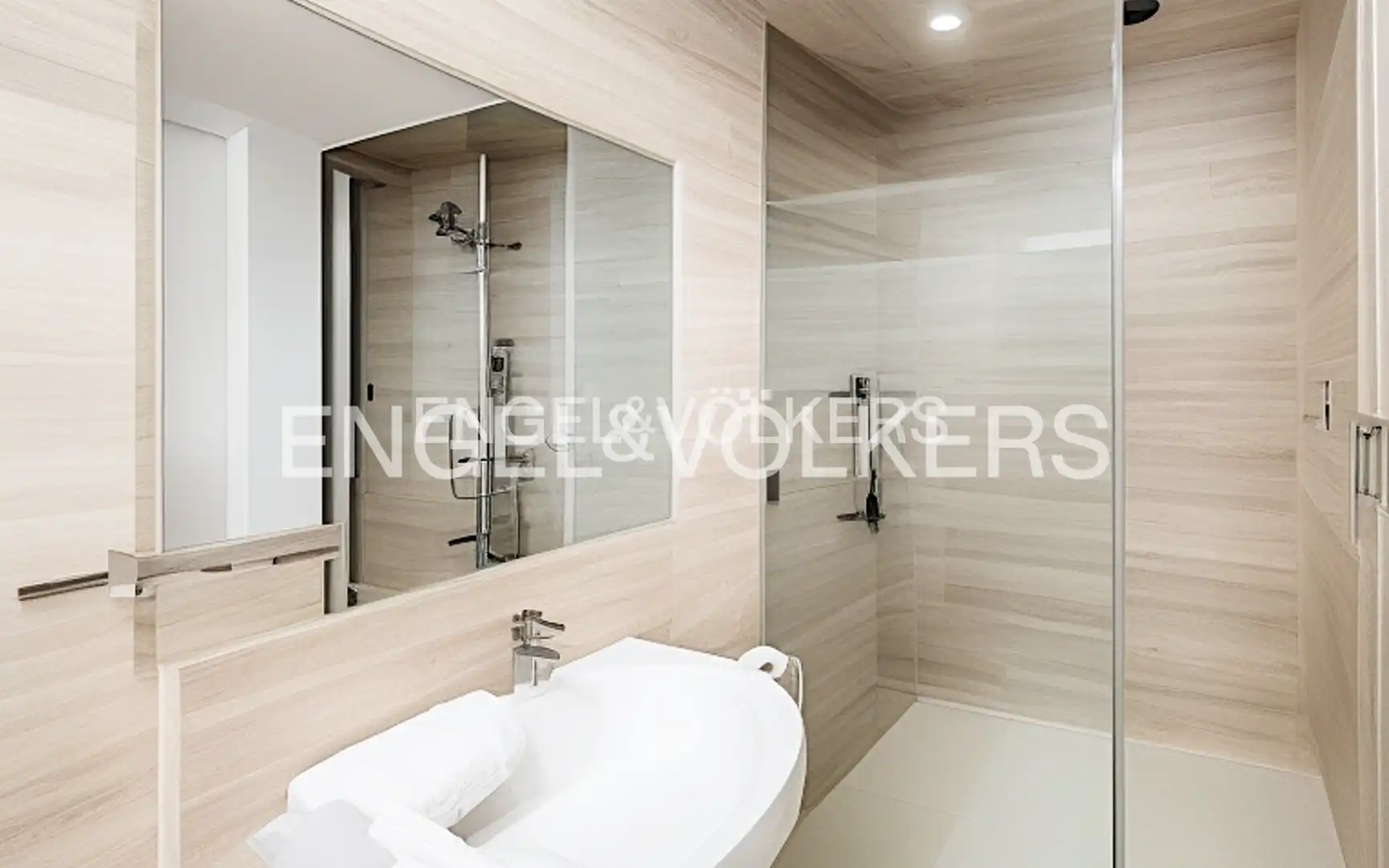 Bathroom of Flat for sale in Madrid  with Heating, Parquet flooring and Terrace