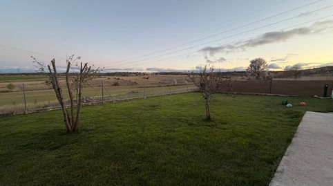 Foto 3 de Casa adosada en venta en Camino Calvario, Urueñas, Segovia