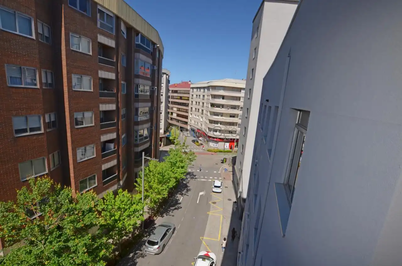 Vista exterior de Pis de lloguer en Vigo  amb Traster i Moblat