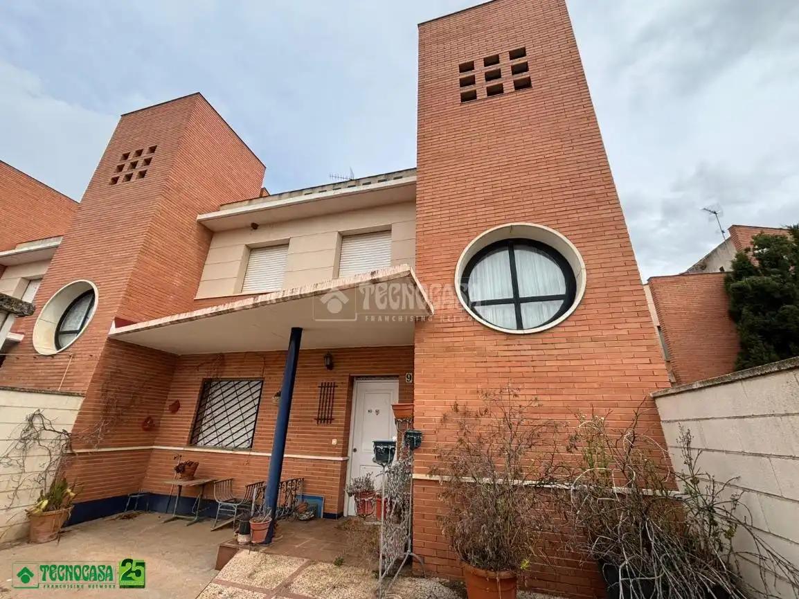 Casa adosada en venda a Granátula de Calatrava