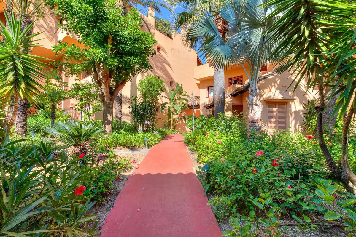 Maisonette zum Verkauf in Marbella mit Klimaanlage, Terrasse und Gemeinschaftspool