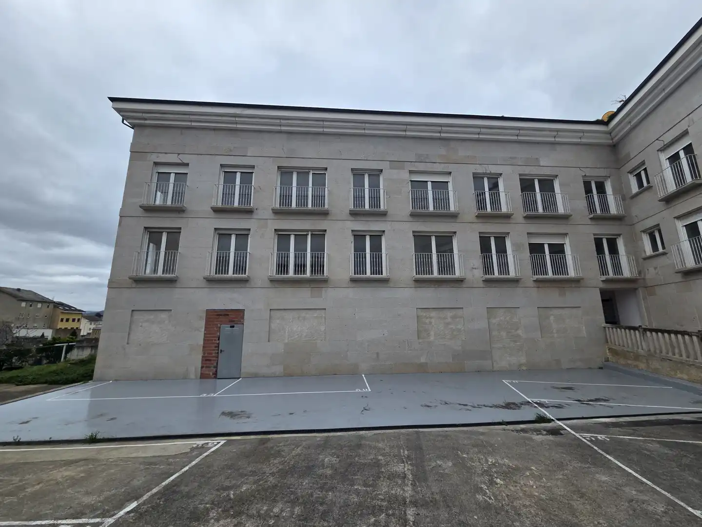 Außenansicht von Wohnung zum Verkauf in Barreiros mit Schwimmbad