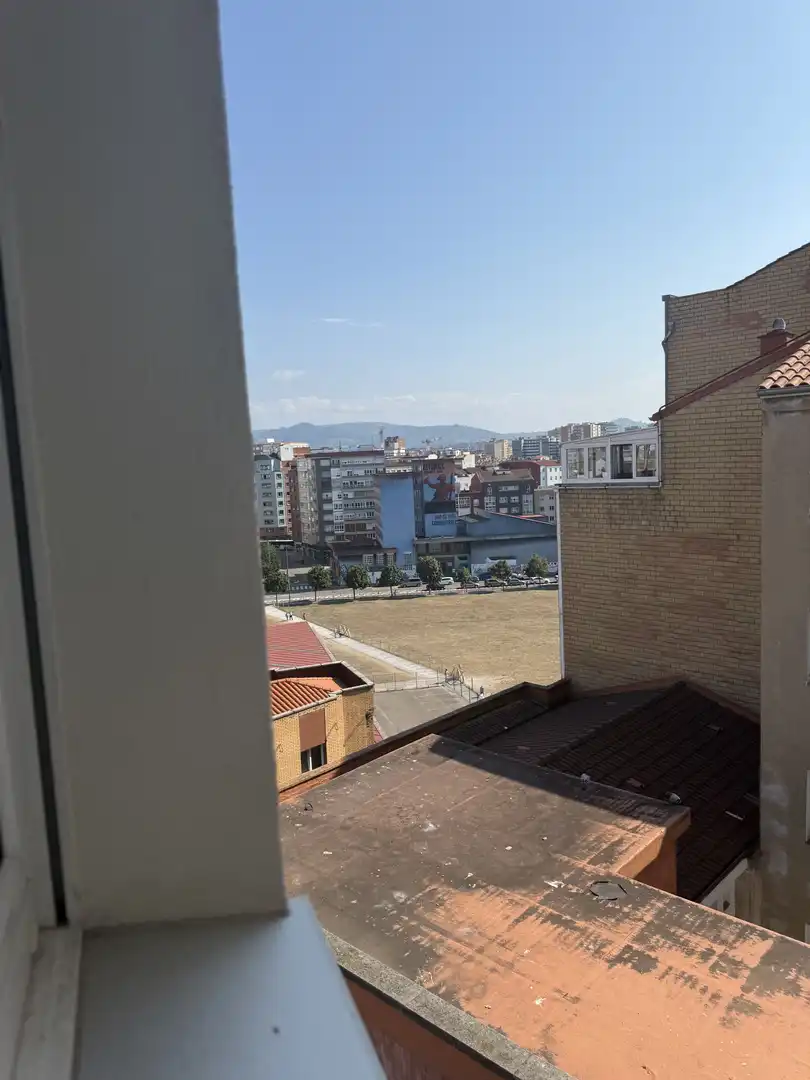 Dormitori de Pis en venda en Gijón  amb Moblat