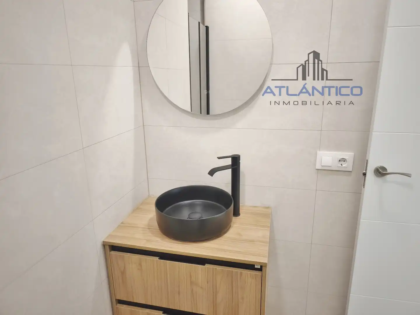Bathroom of Apartments for rent in A Coruña Capital   with Heating, Oven and Washing machine