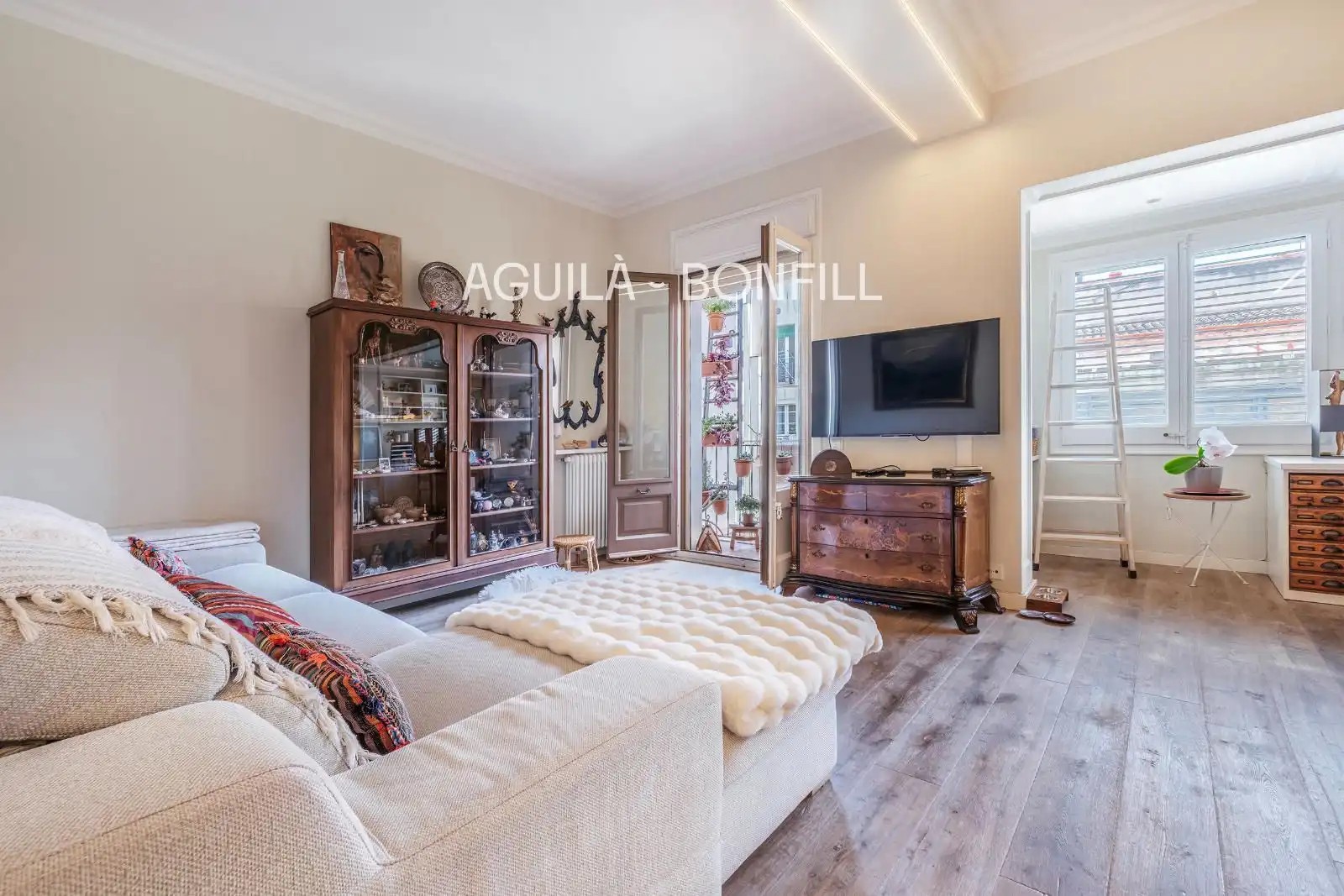 Wohnzimmer von Wohnung zum Verkauf in Barcelona mit Klimaanlage, Heizung und Parkett