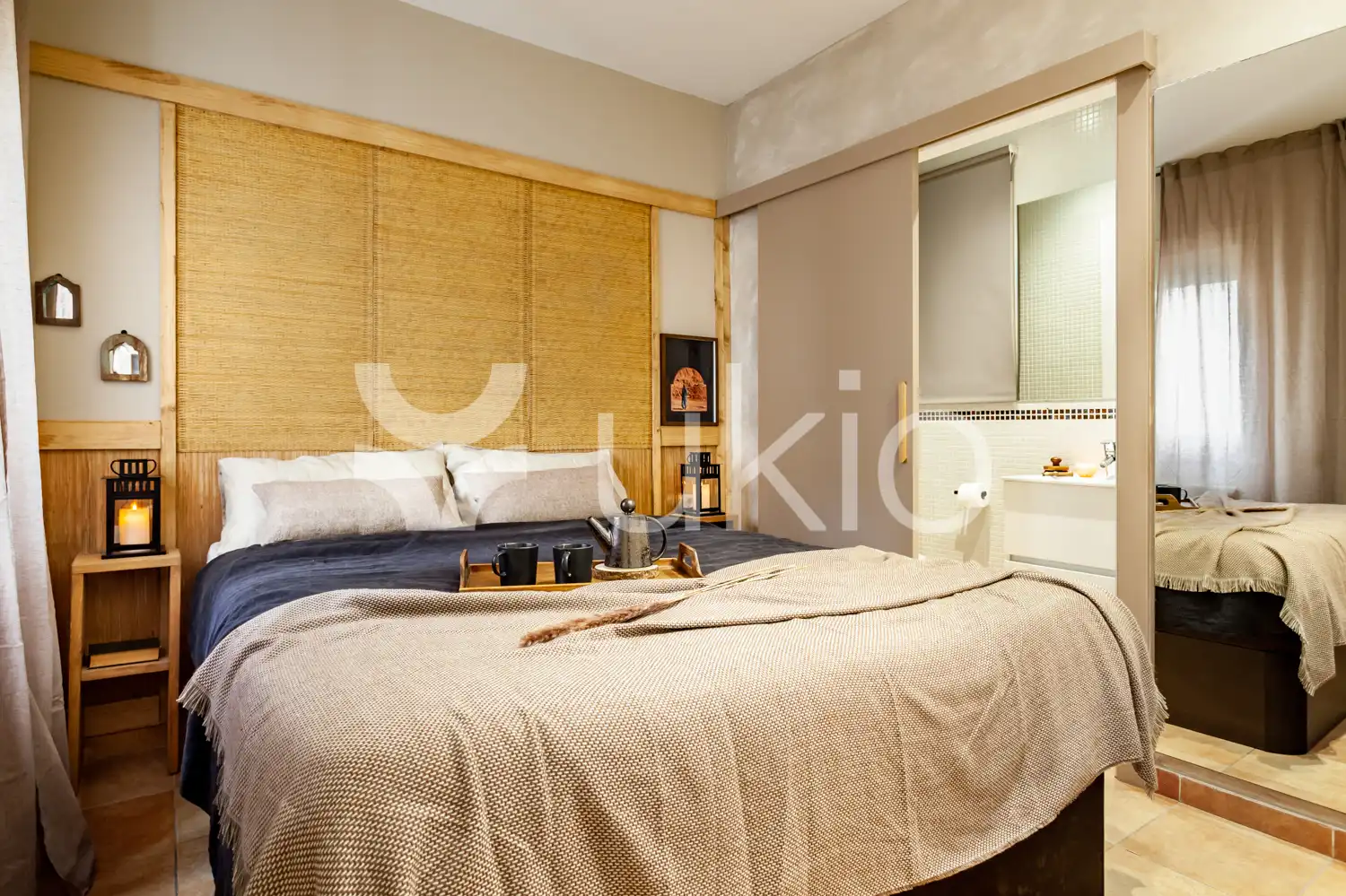 Schlafzimmer von Dachboden zur Miete in Barcelona mit Klimaanlage, Terrasse und Möbliert