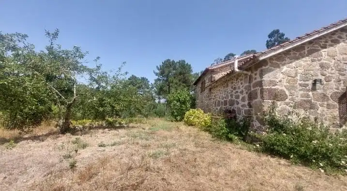 Finca rústica en venta en Barro con Jardín privado, Terraza y Amueblado