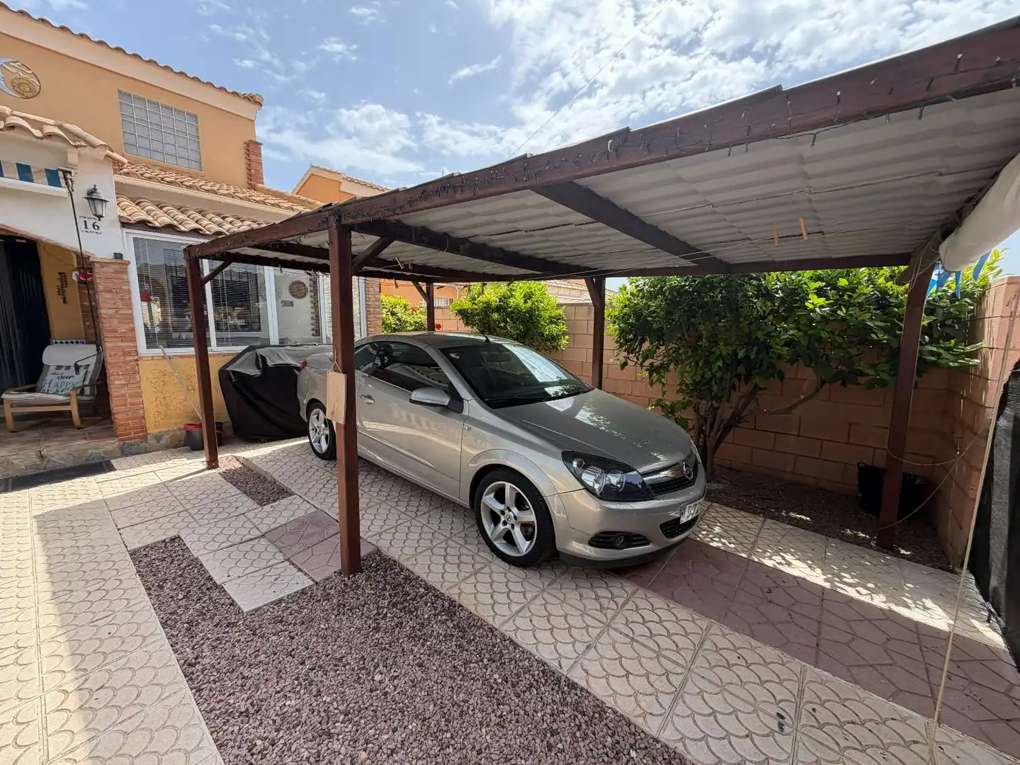 Detached house with pool for sale in Orihuela Costa