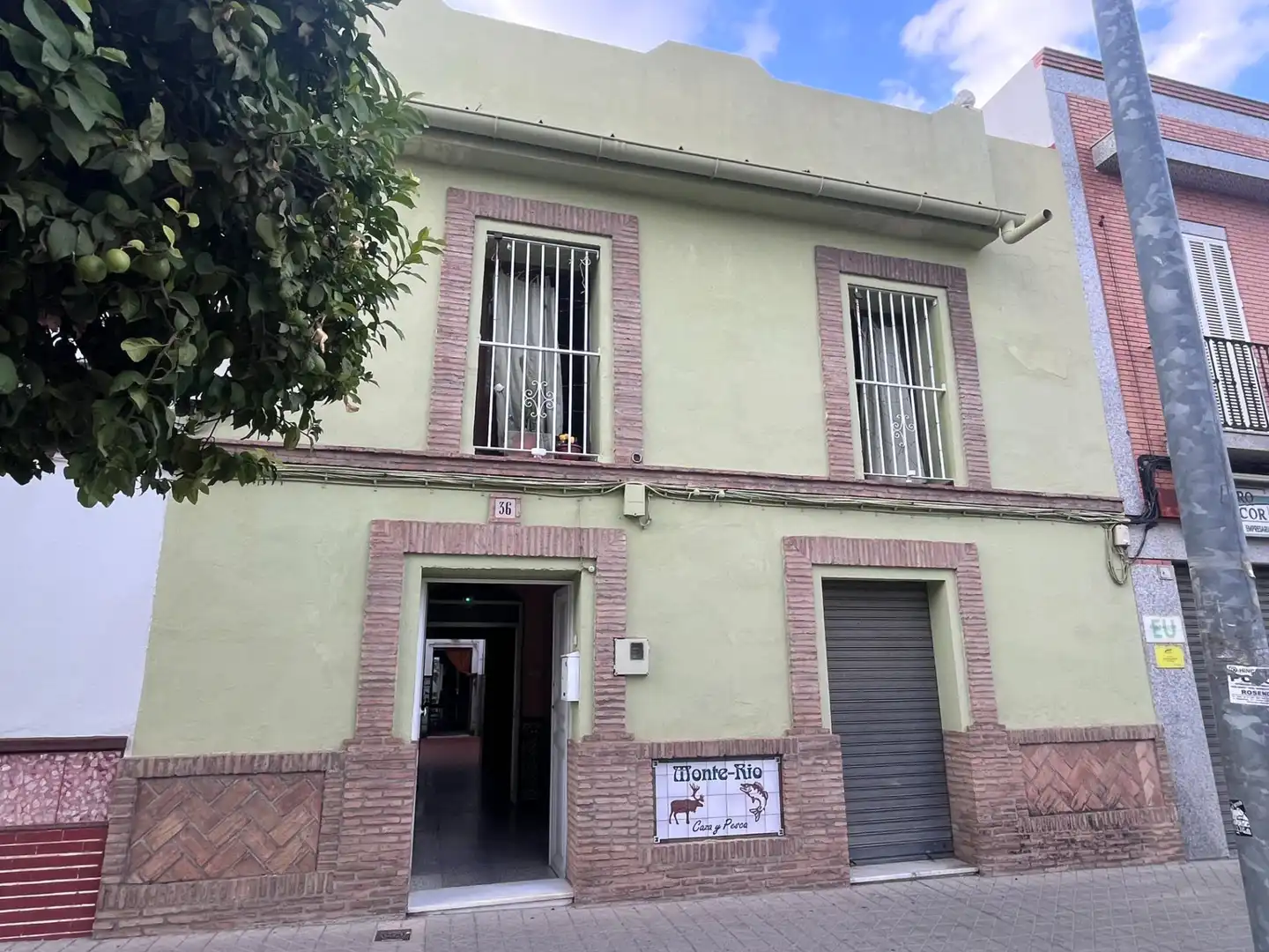 Vista exterior de Casa o xalet en venda en Mairena del Alcor, Sevilla