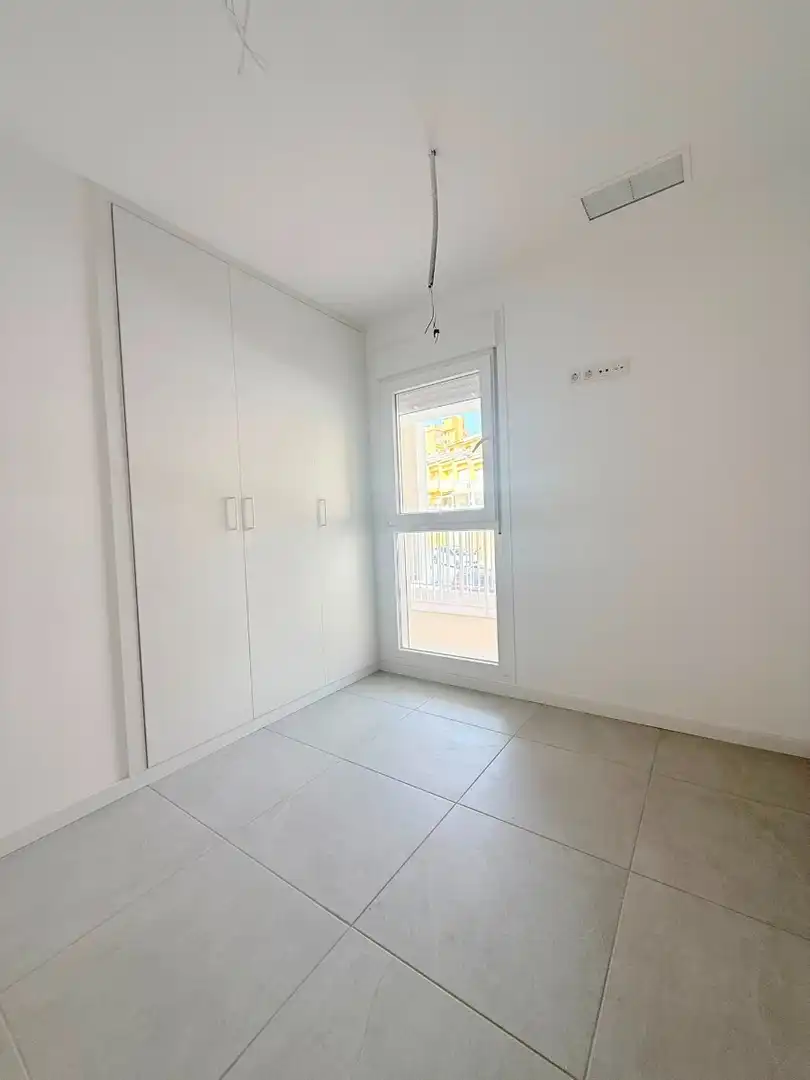 Habitación de Apartamento en venta en Elche / Elx con Terraza, Piscina y Balcón