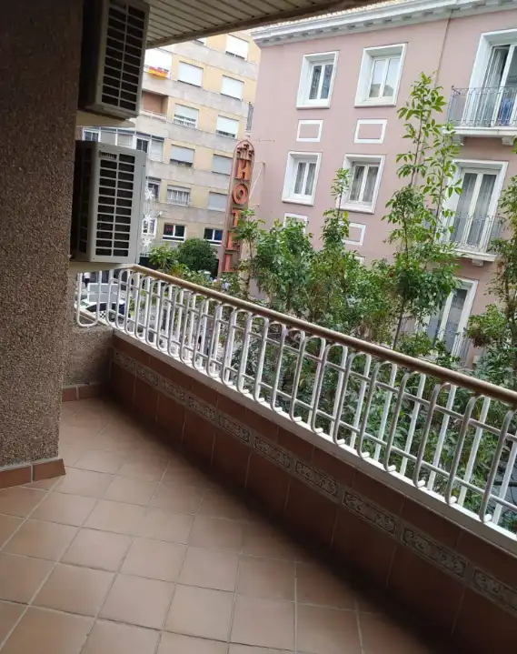 Terraza de Piso para compartir en Granada con Aire acondicionado, Amueblado y Horno