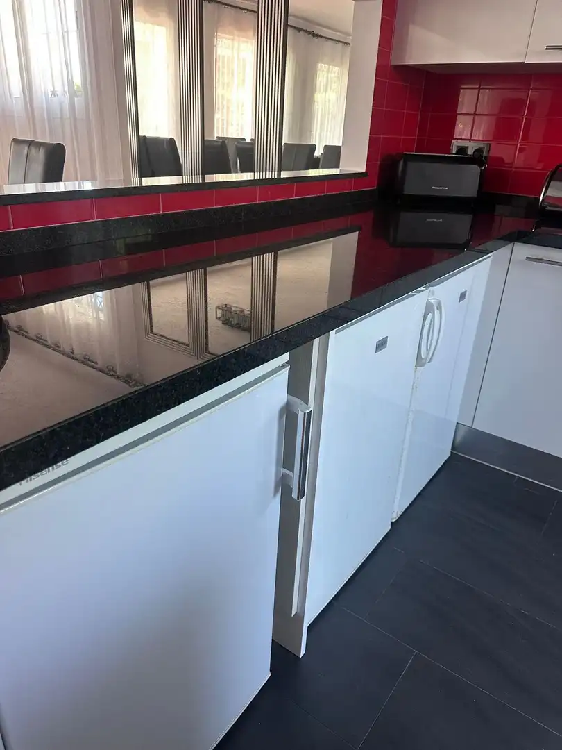 Cocina de Casa o chalet en venta en Manilva con Aire acondicionado, Jardín privado y Terraza