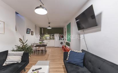 Sala d'estar de Apartament en venda en  Madrid Capital amb Aire condicionat, Calefacció i Piscina