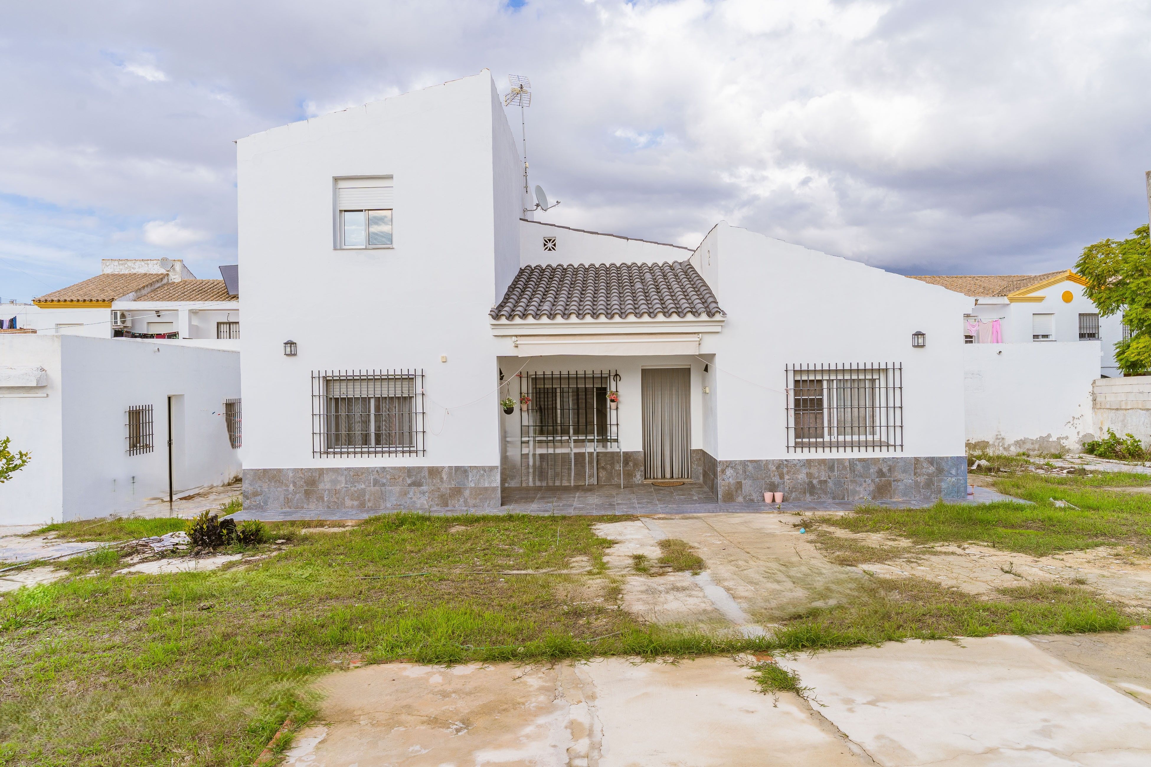 Exterior view of House or chalet for sale in Chiclana de la Frontera  with Private garden