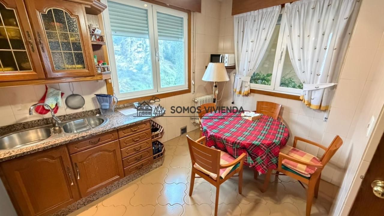 Cocina de Casa o chalet en venta en Ourense Capital  con Calefacción, Jardín privado y Terraza