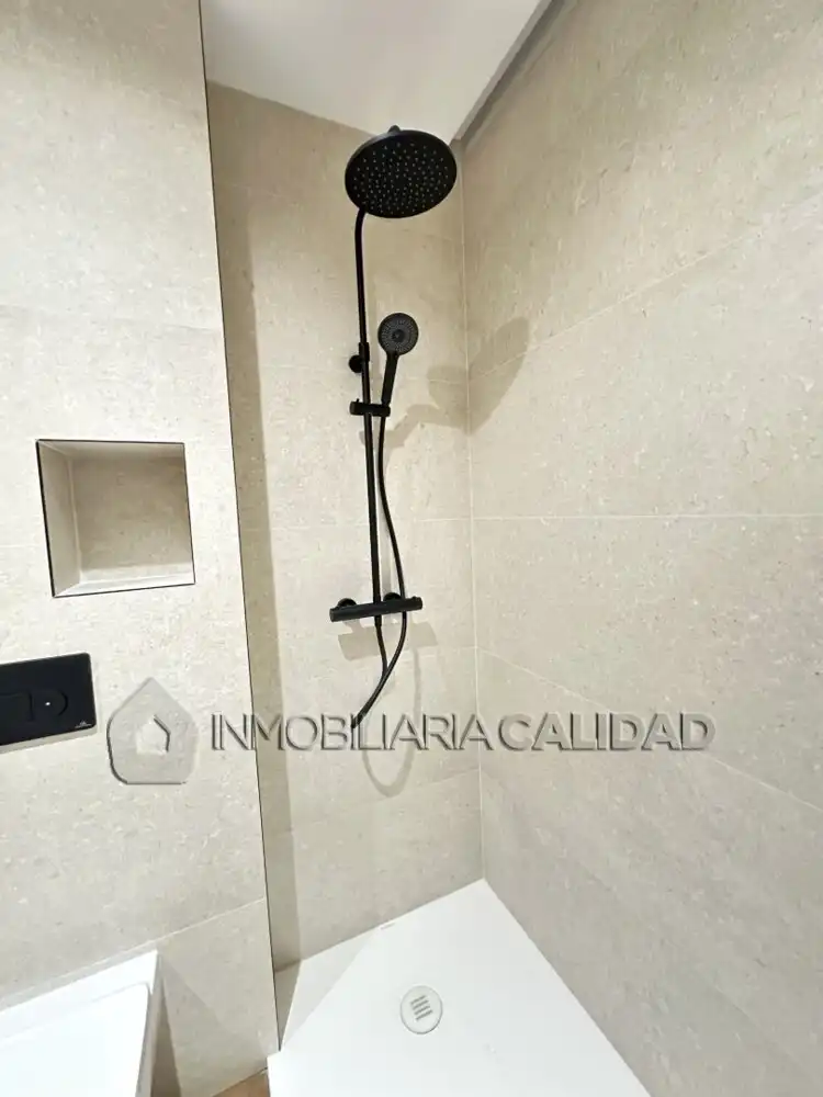 Bany de Pis en venda en Burgos amb Calefacció i Terrassa
