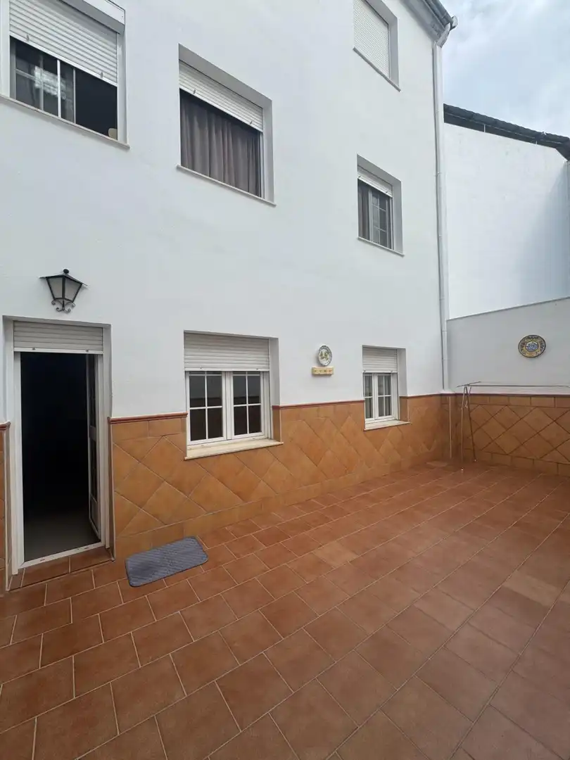 Vista exterior de Pis en venda en Lucena