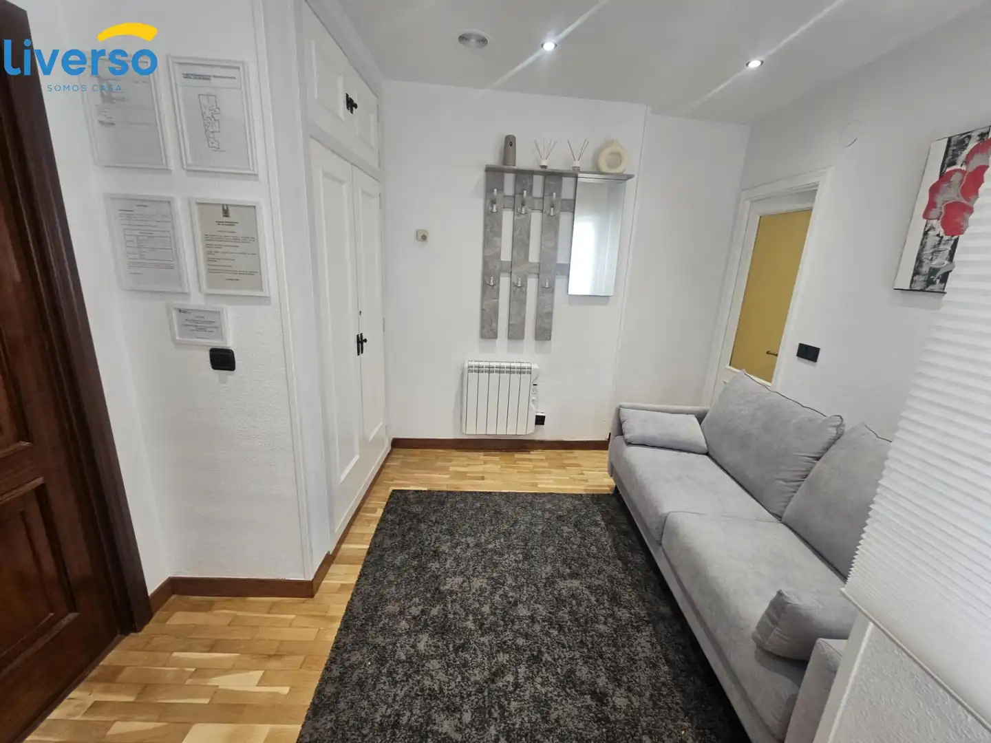 Sala d'estar de Pis de lloguer en Burgos amb Calefacció, Parquet i Moblat