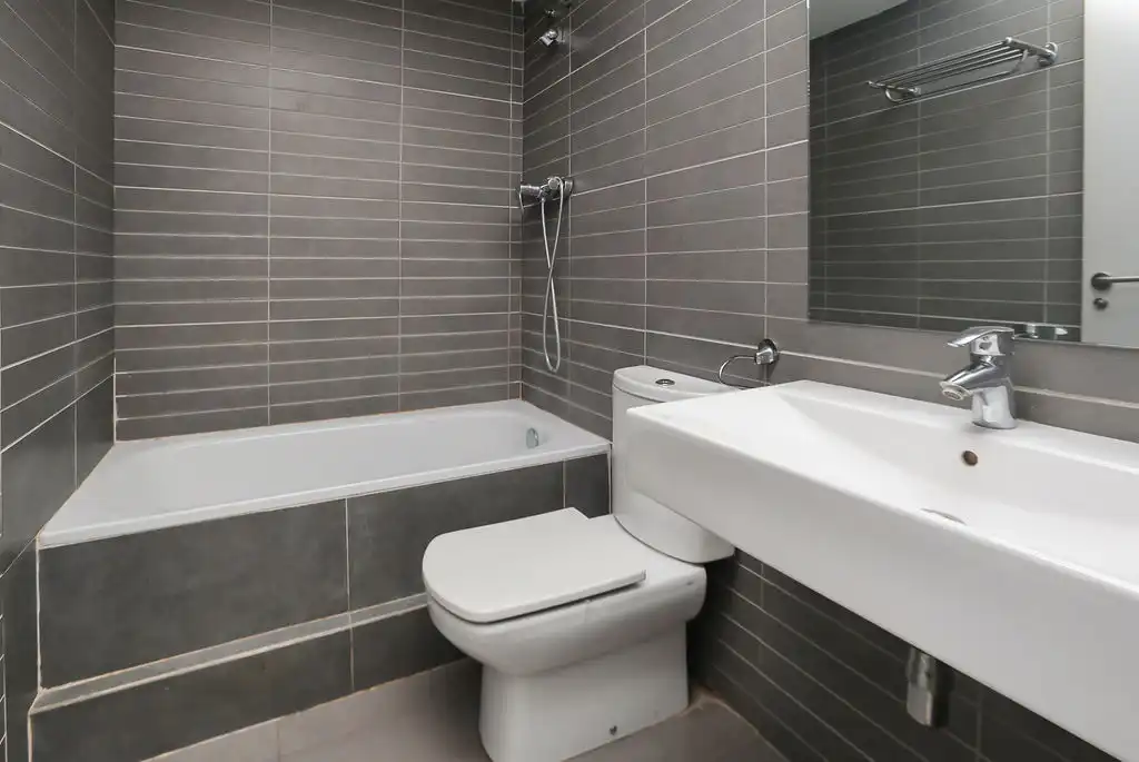 Baño de Piso en venta en Sabadell con Calefacción y Piscina