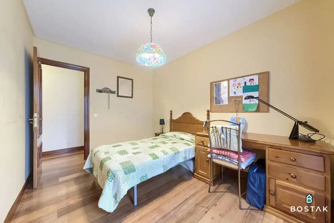 Habitación de Piso en venta en Bilbao  con Calefacción, Trastero y Amueblado