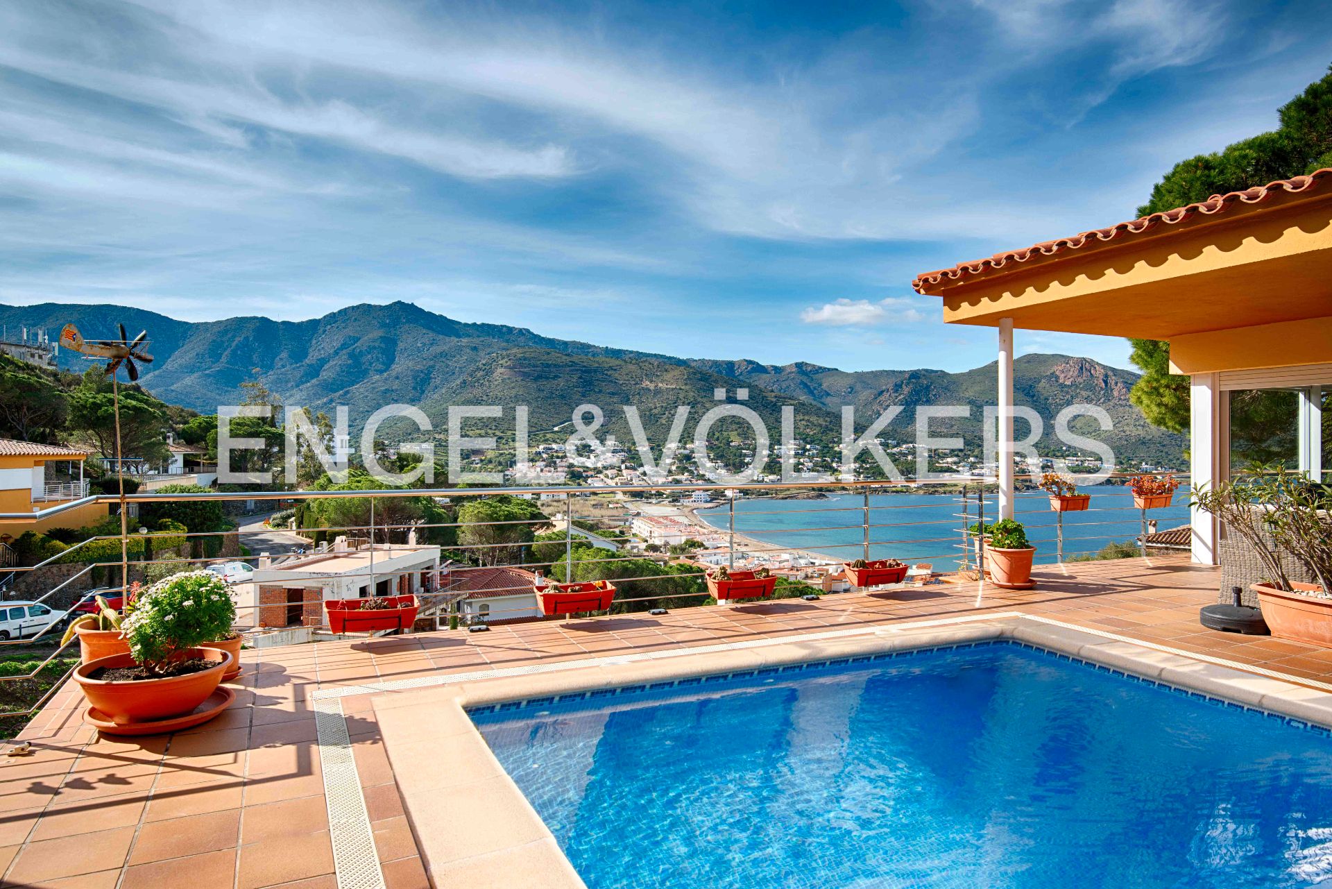 Vista exterior de Casa o xalet en venda en El Port de la Selva amb Calefacció, Jardí privat i Terrassa