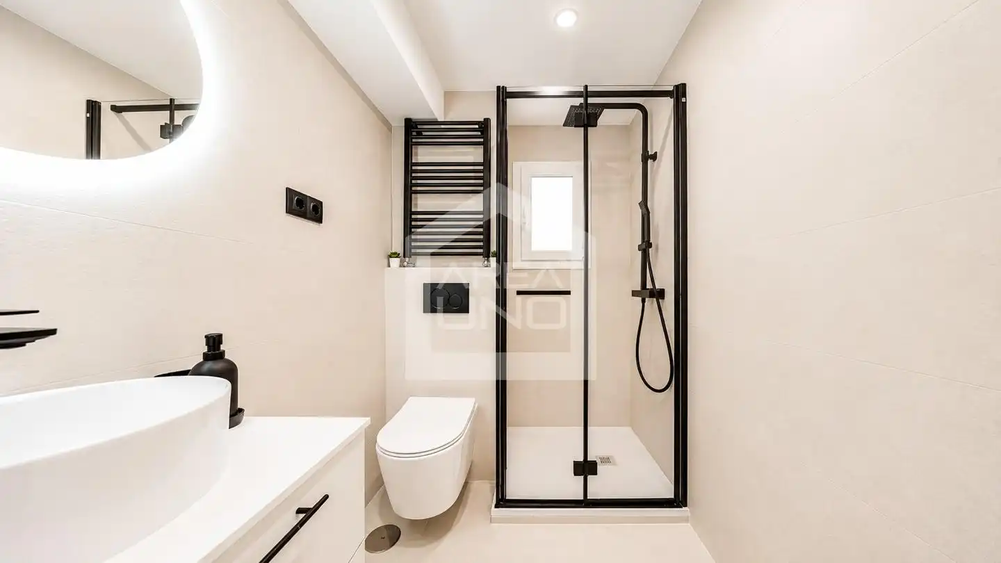 Badezimmer von Wohnung zum Verkauf in Alcorcón mit Klimaanlage, Heizung und Terrasse