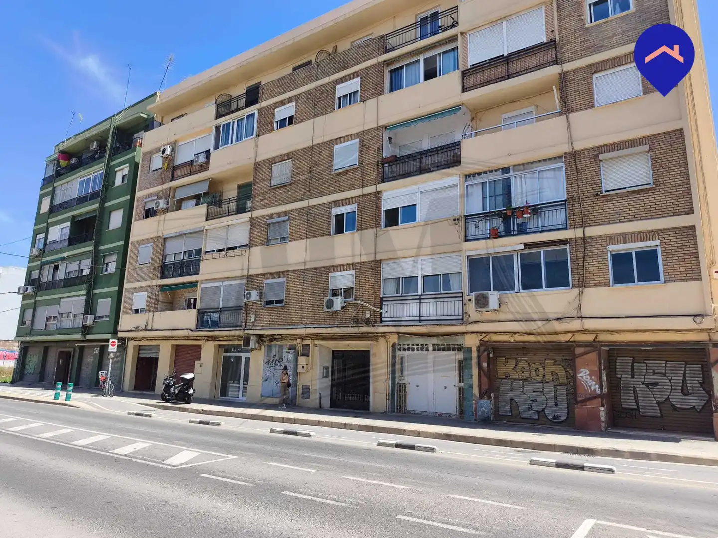 Vista exterior de Piso en venta en Valencia con Calefacción, Terraza y Alarma