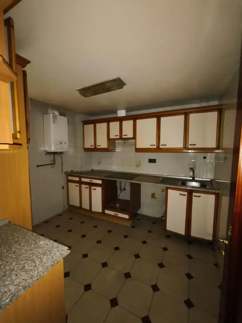 Kitchen of Flat for sale in Zaragoza  with Heating, Terrace and Balcony