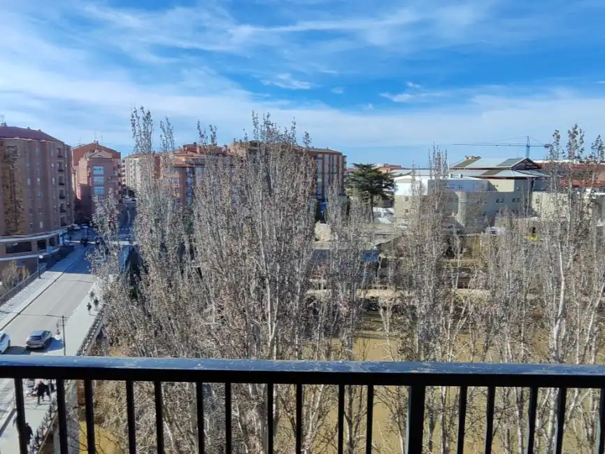 Vista exterior de Piso para compartir en Centro