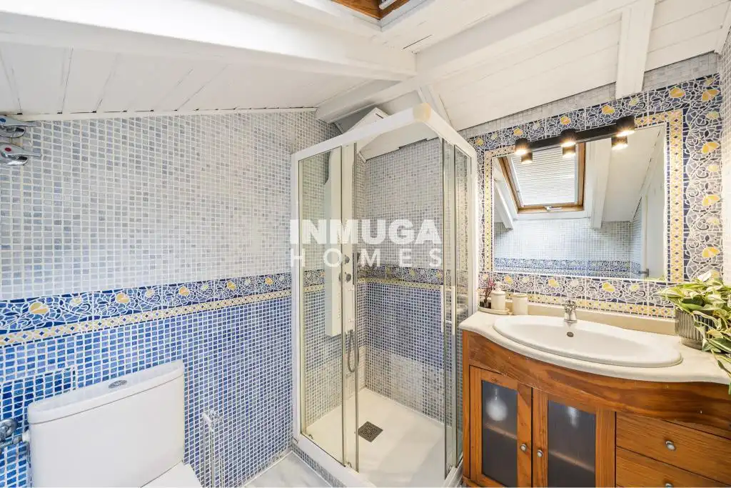 Bany de Dúplex en venda en Madrid amb Aire condicionat i Calefacció