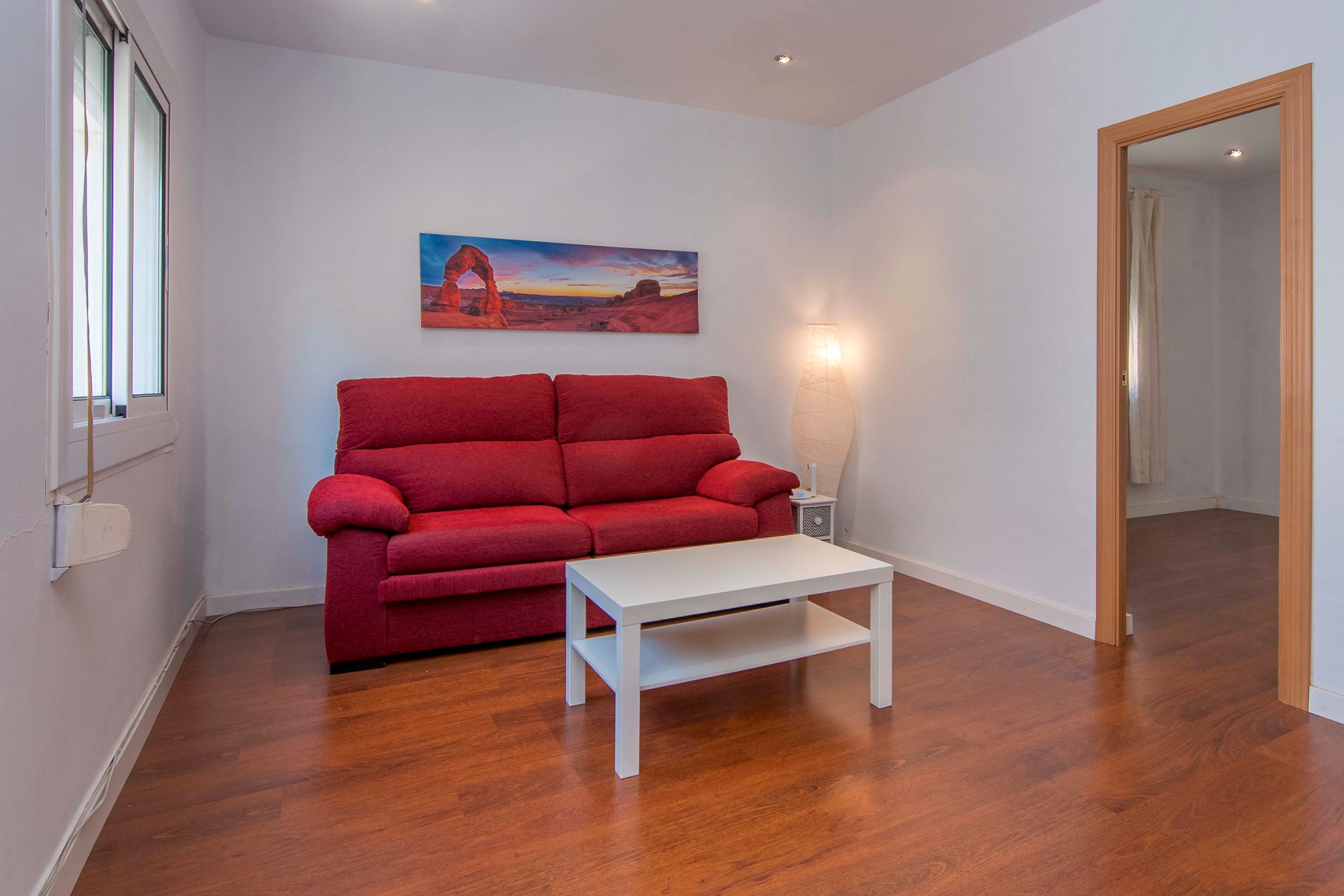 Sala d'estar de Pis en venda en Cornellà de Llobregat amb Parquet i Forn