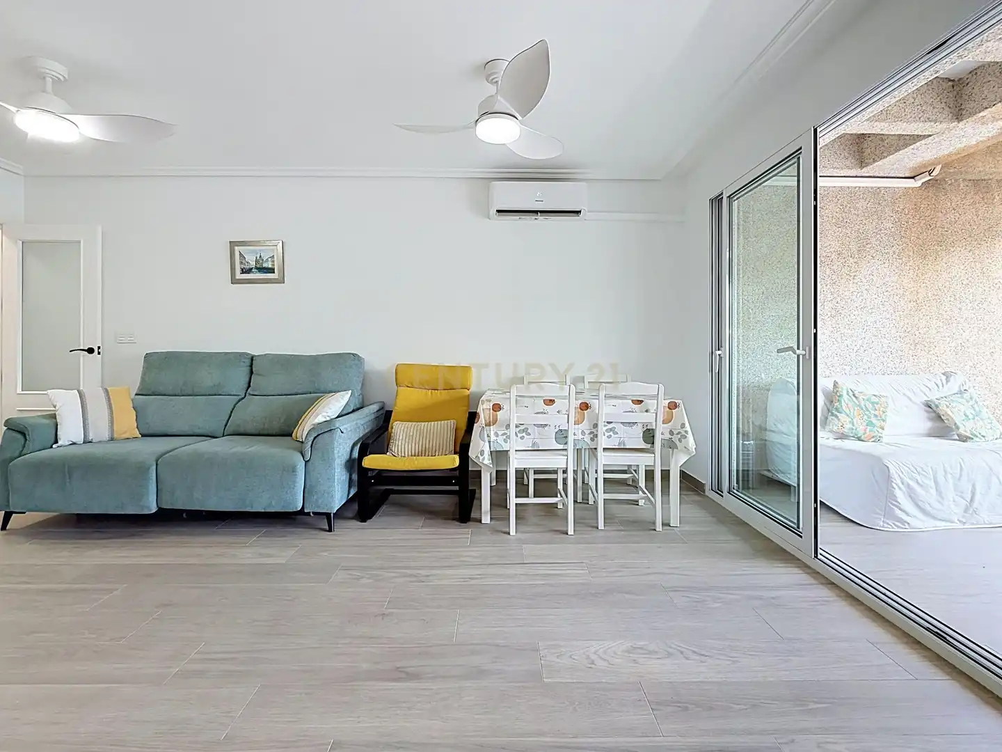 Living room of Apartments for rent in Torrevieja  with Air Conditioner, Oven and Washing machine