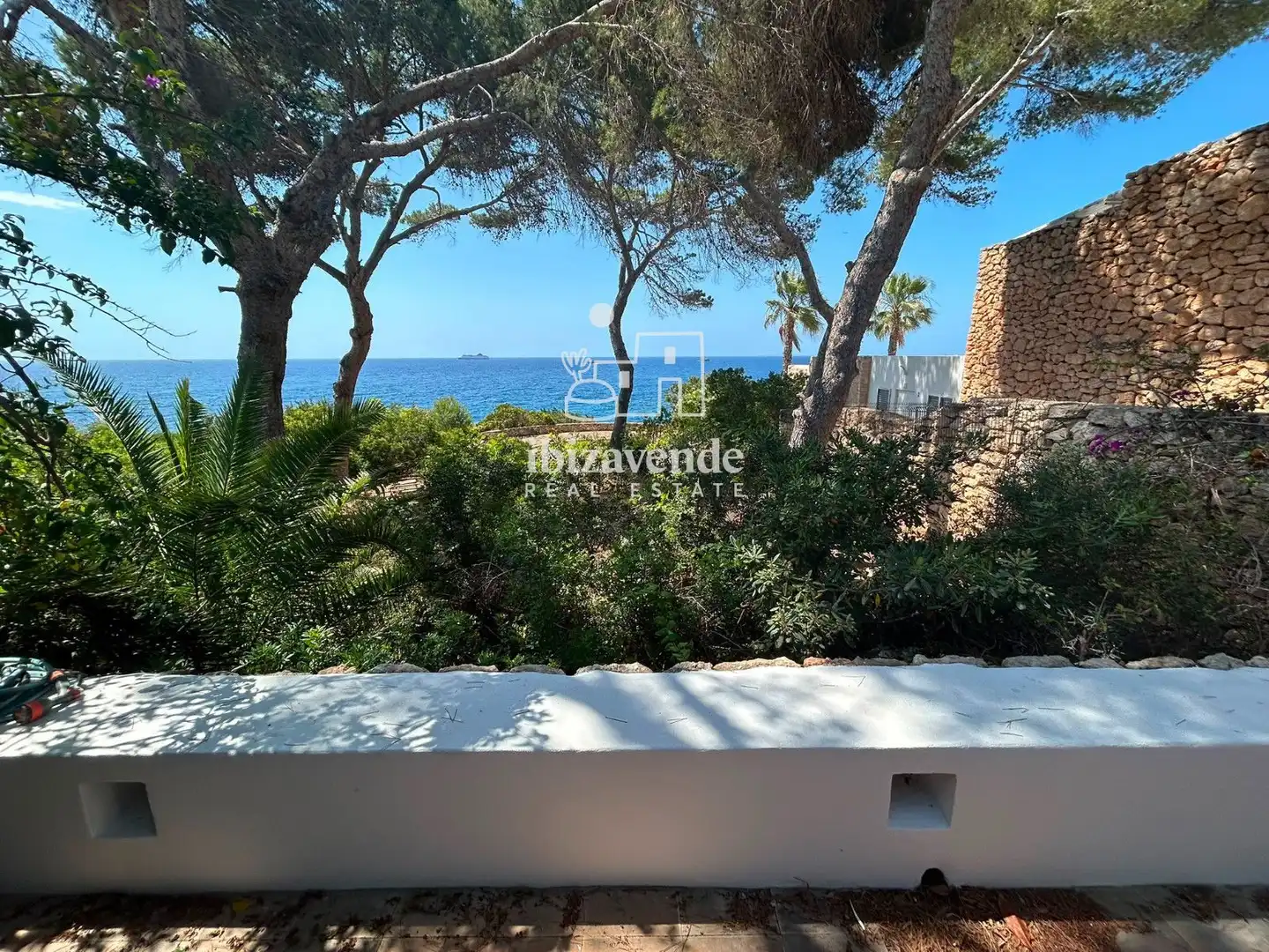 Garten von Einfamilien-Reihenhaus zur Miete in Santa Eulària des Riu mit Klimaanlage, Heizung und Terrasse
