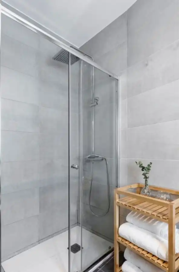 Badezimmer von Wohnung zur Miete in Madrid mit Klimaanlage, Heizung und Möbliert
