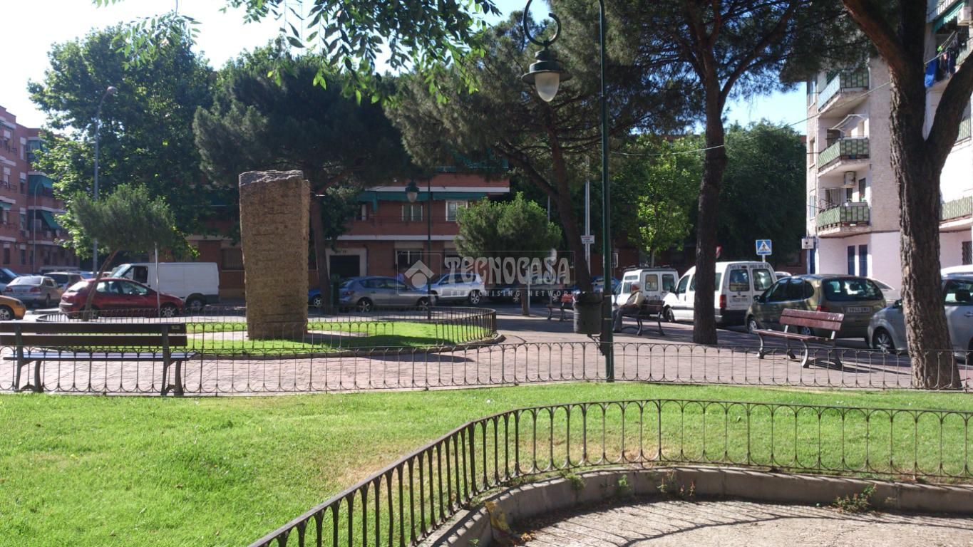 Vista exterior de Pis en venda en Parla amb Calefacció i Terrassa