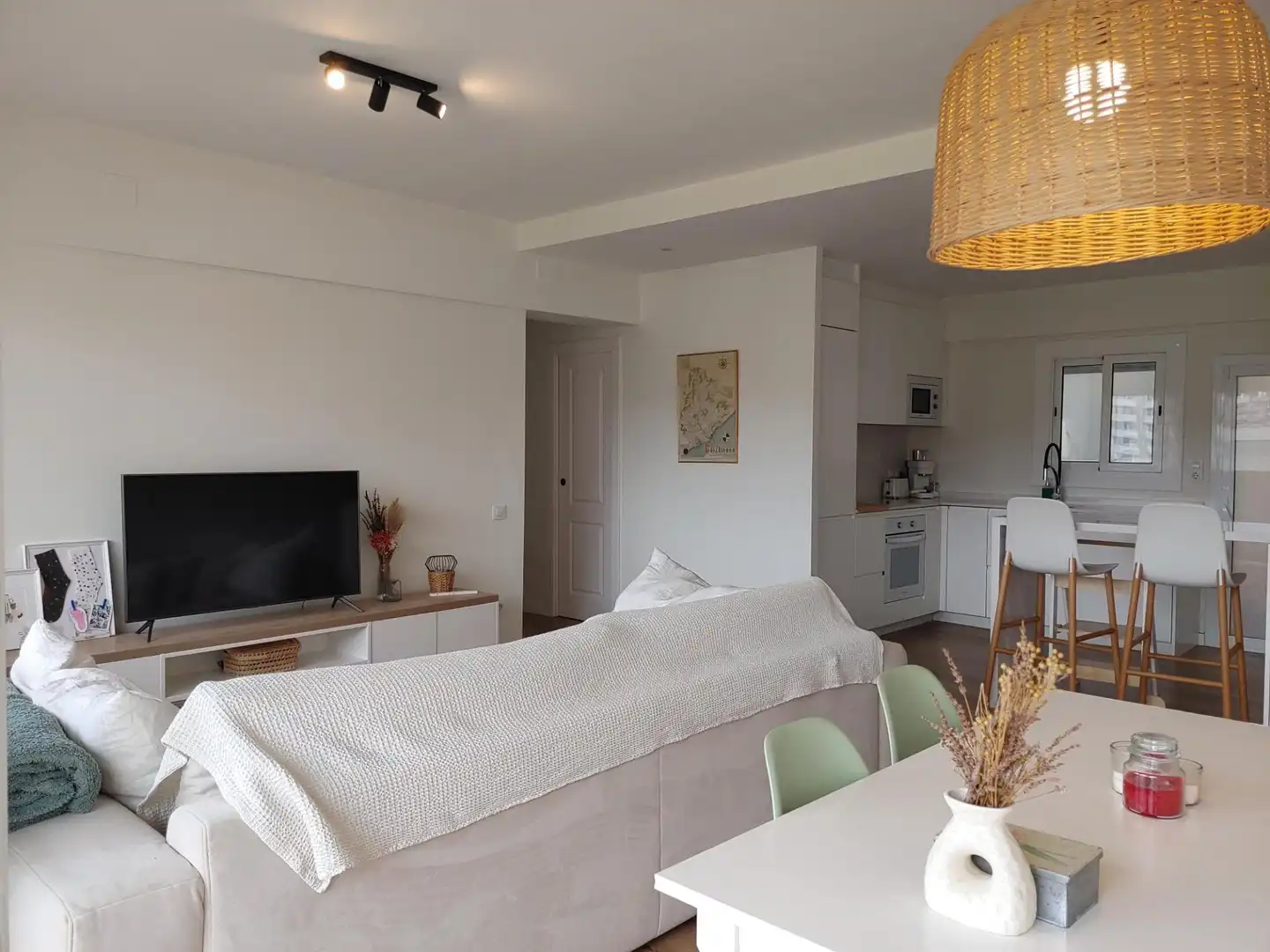 Living room of Flat for sale in L'Hospitalet de Llobregat  with Heating, Terrace and Balcony