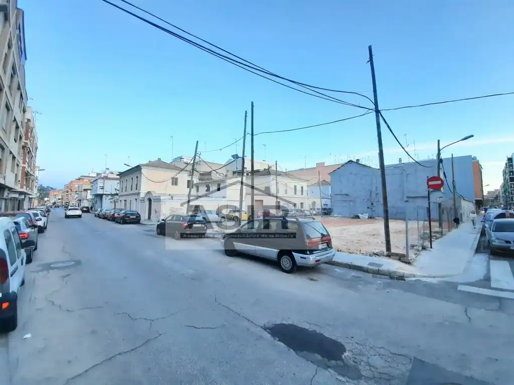 Wohnbaugrundstück zum Verkauf in Casc Urbà, imagen 3