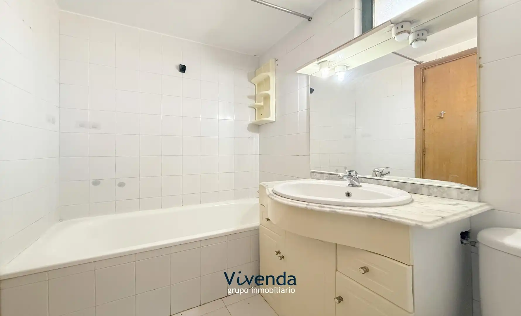 Baño de Casa adosada en venta en Madrid con Aire acondicionado, Calefacción y Trastero
