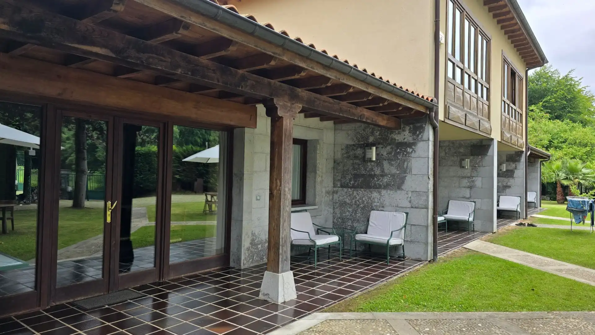 Terrassa de Casa o xalet en venda en Llanes amb Calefacció, Jardí privat i Piscina