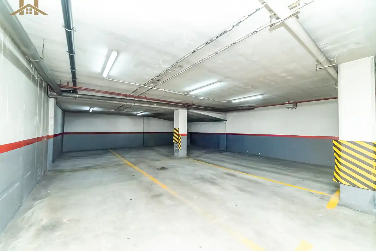 Parking de Dúplex en venta en Leganés con Aire acondicionado, Calefacción y Jardín privado
