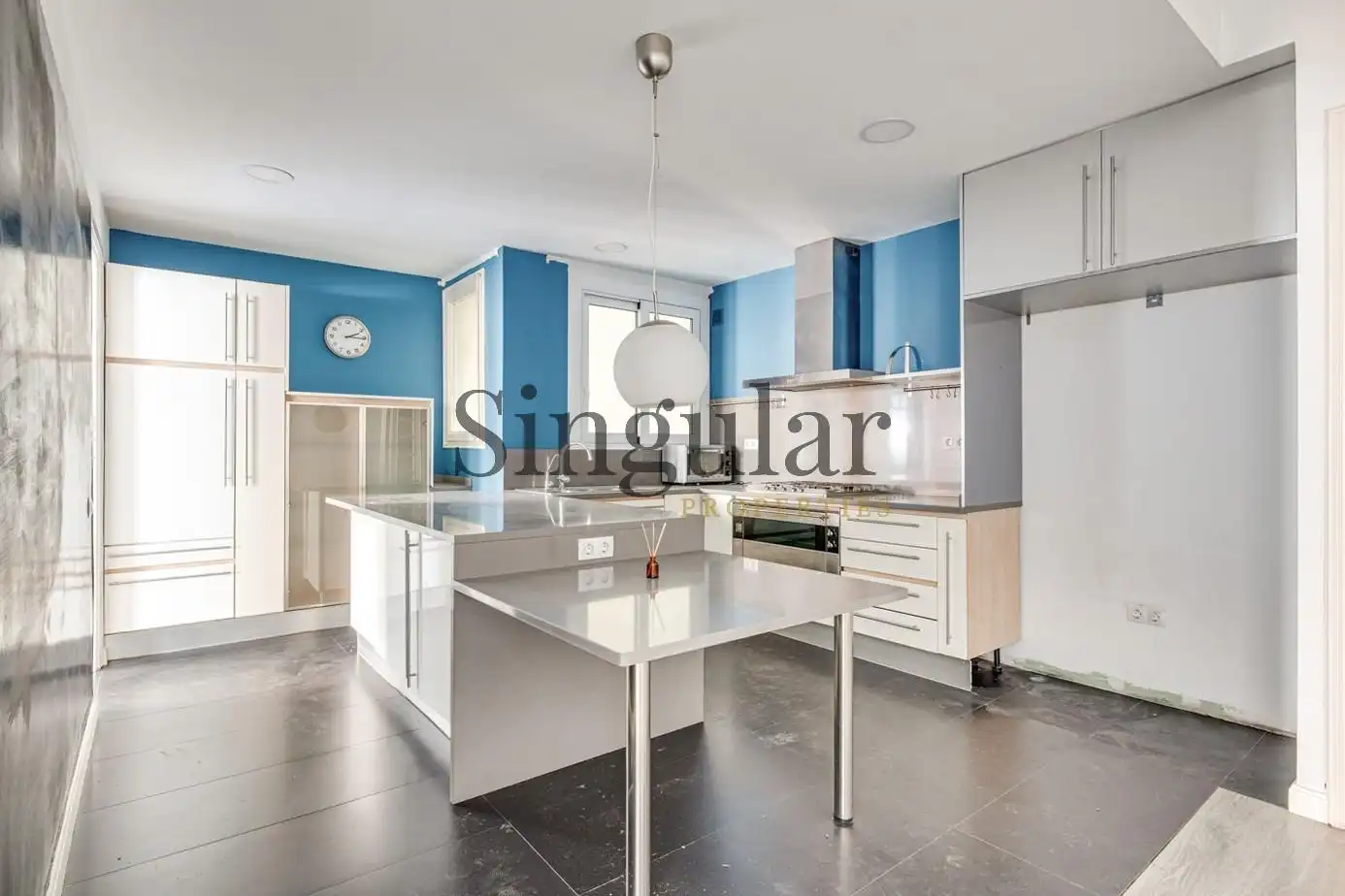 Cocina de Piso en venta en Barcelona con Calefacción y Alarma