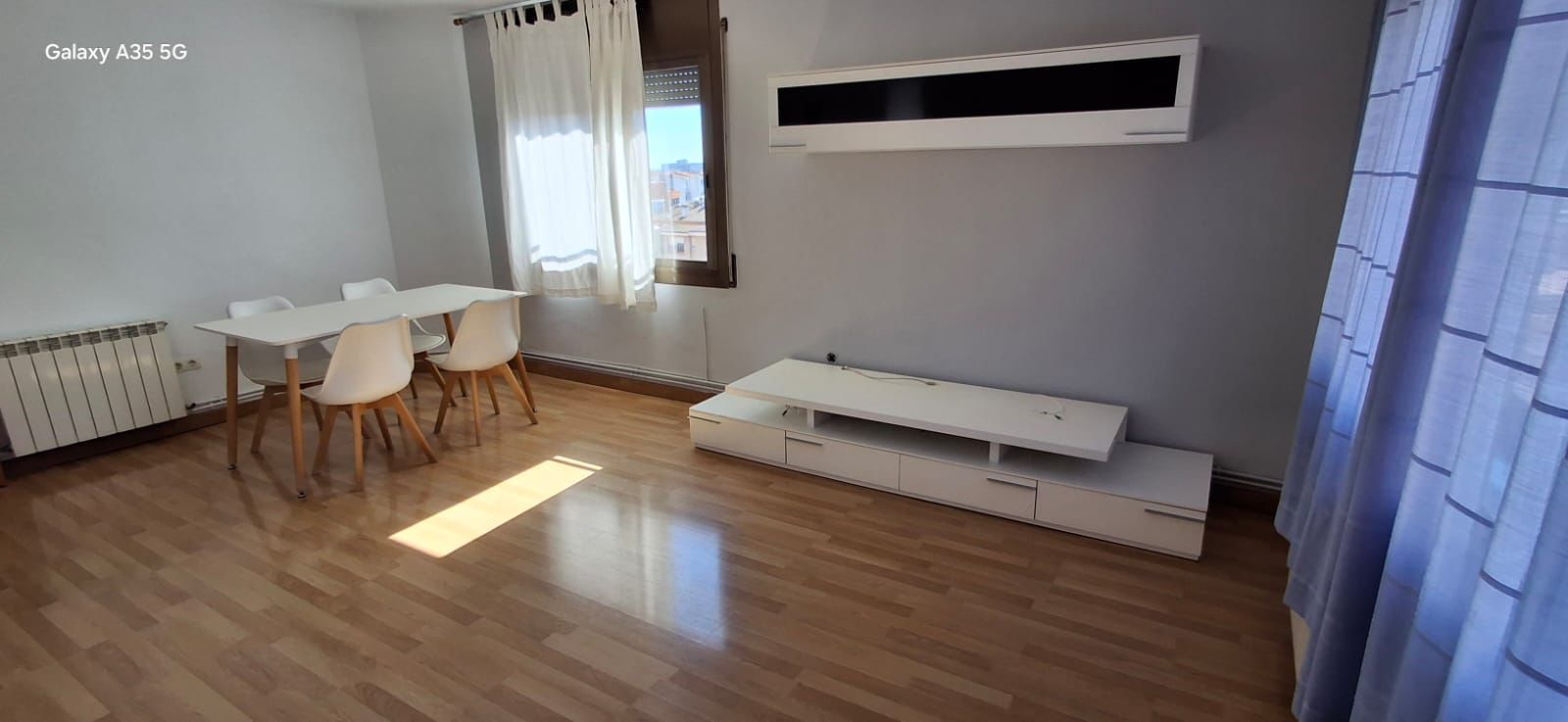 Living room of Flat for sale in Terrassa  with Air Conditioner, Heating and Parquet flooring